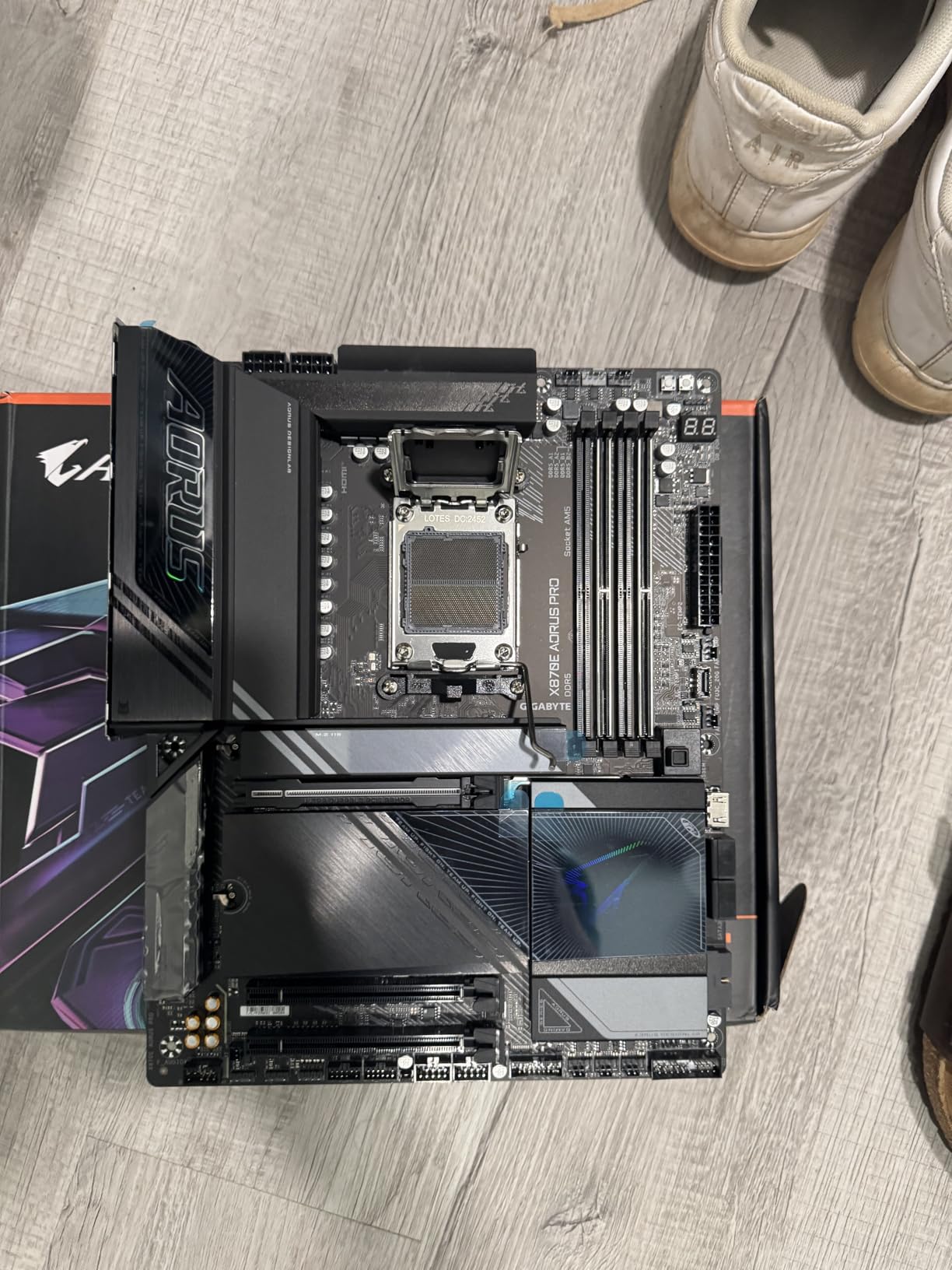 GIGABYTE X870E AORUS PRO AMD AM5 LGA 1718 Motherboard, ATX, DDR5, 4X M.2, PCIe 5.0, USB4, WIFI7, 2.5GbE LAN, EZ-Latch, 5-Year Warranty customer photo 2