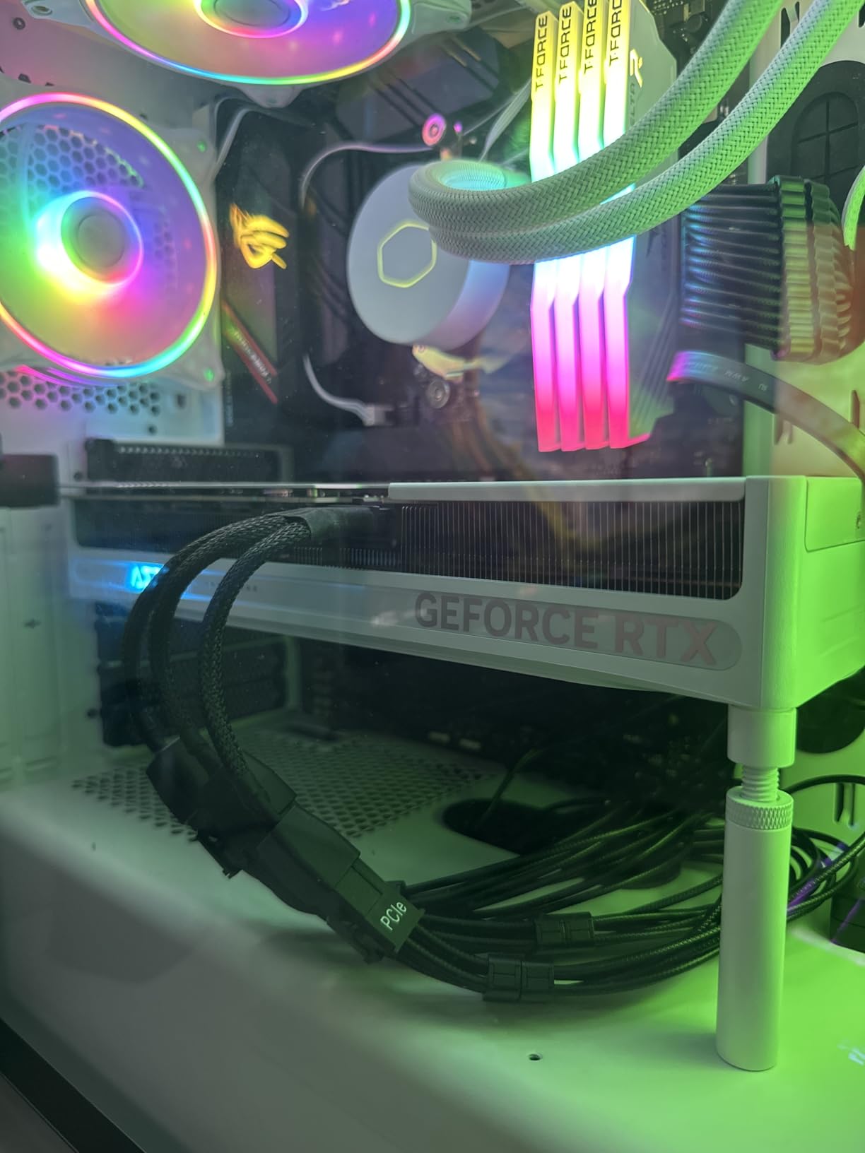 GIGABYTE GeForce RTX 5080 AERO OC SFF 16G Graphics Card, WINDFORCE Cooling System, 16GB 256-bit GDDR7, GV-N5080AERO OC-16GD Video Card, Compatible with Desktop customer photo 1