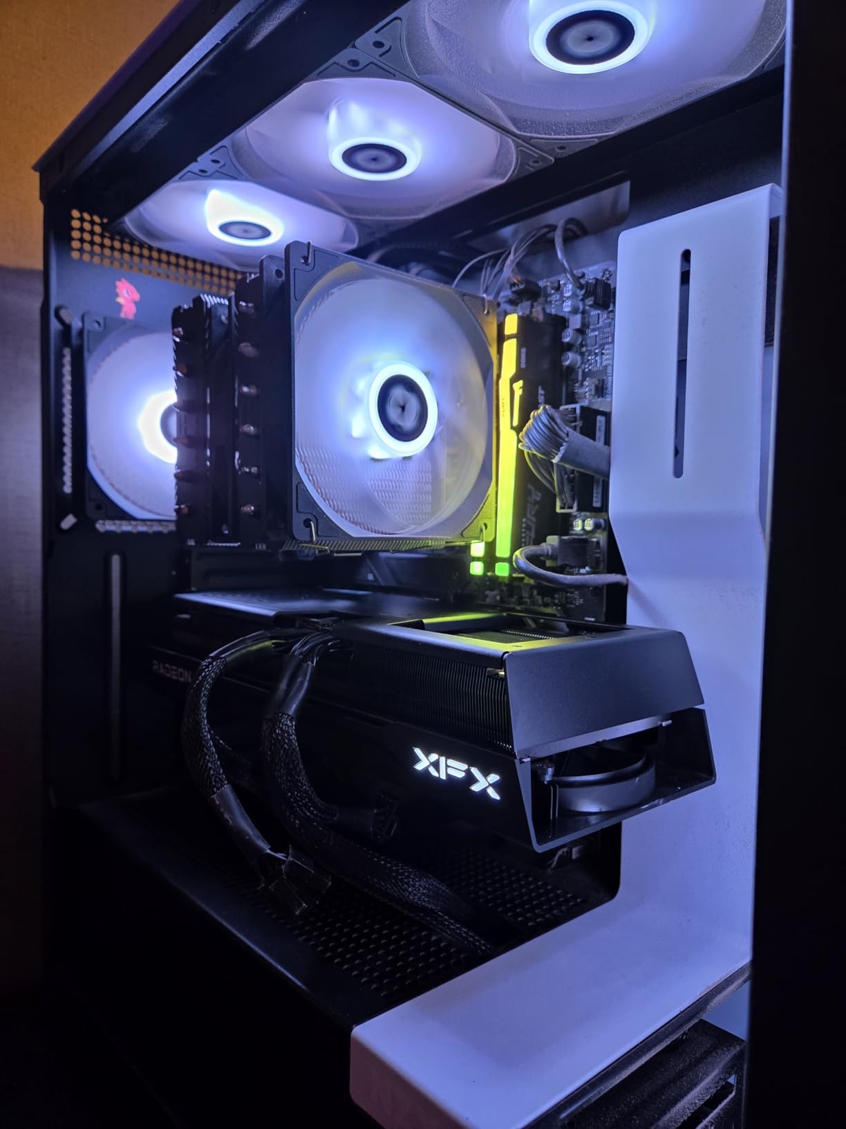 XFX Swift AMD Radeon RX 9070XT Triple Fan Gaming Edition with 16GB GDDR6 HDMI 3xDP, AMD RDNA 4 RX-97TSWF3BA customer photo 2