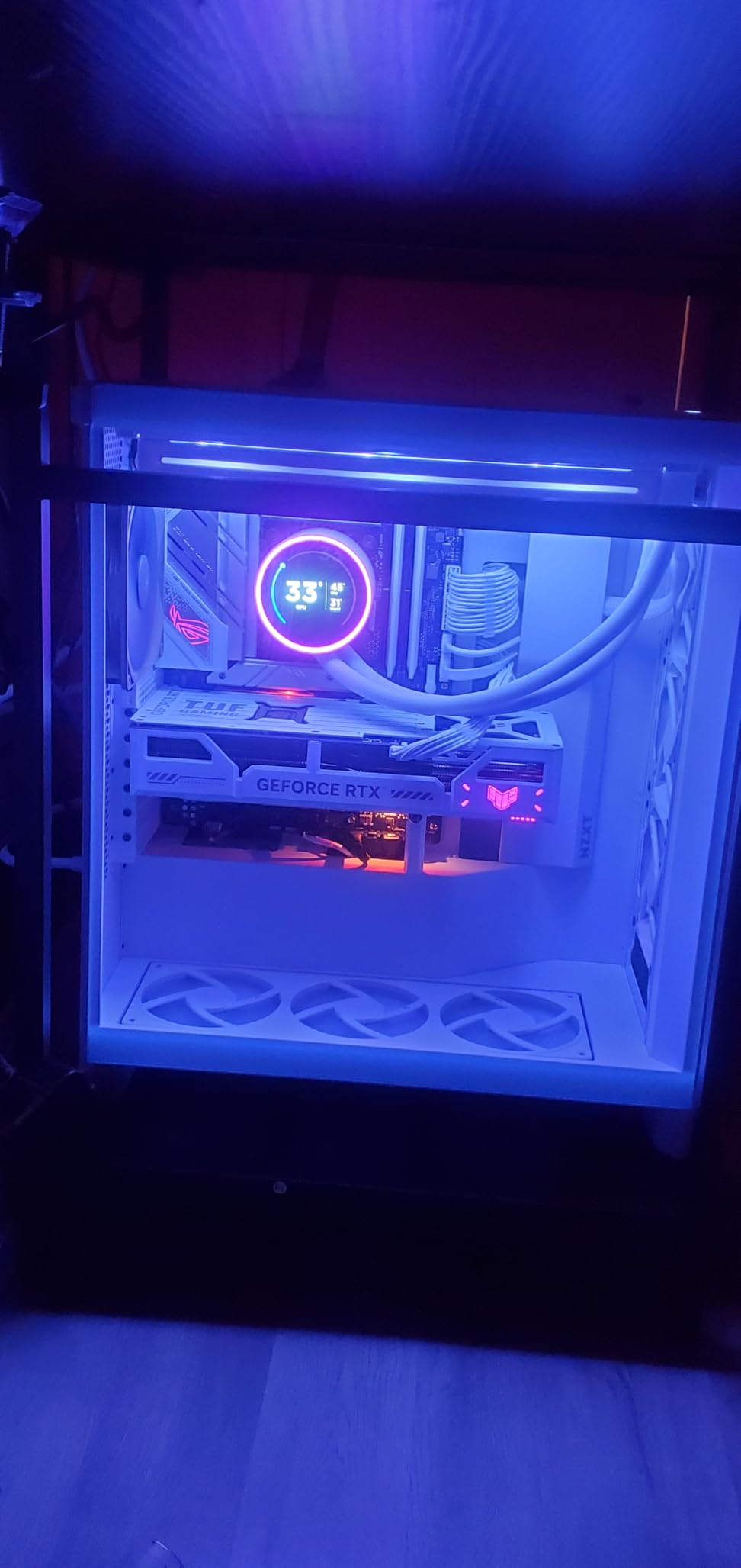 ASUS TUF Gaming GeForce RTX 5070 Ti 16GB GDDR7 White OC Edition Gaming Graphics Card (PCIe 5.0, HDMI/DP 2.1, 3.125 Slot, Military Grade Components, Protective PCB Coating, axial tech Fans) customer photo 1