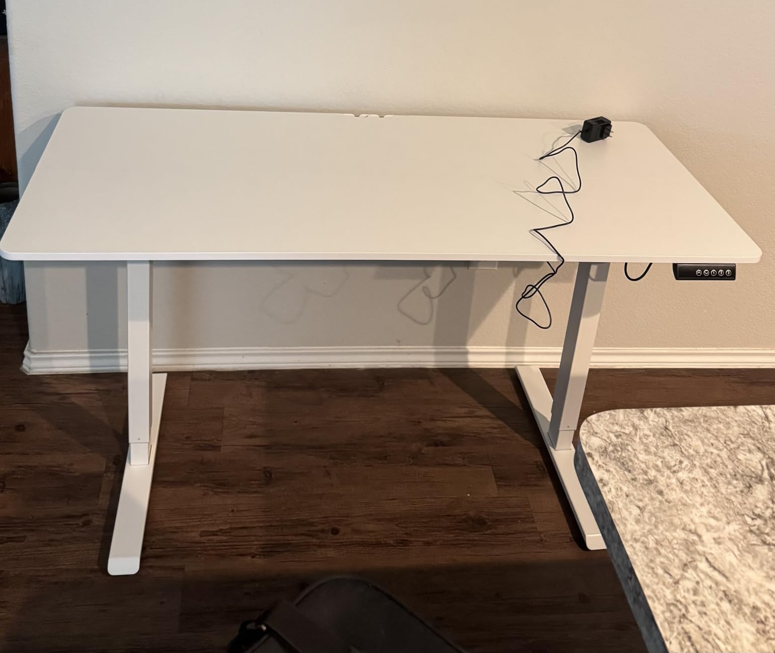 Veken 63×27.6 Inch Large Electric Standing Desk, Gaming Table, White customer photo 1
