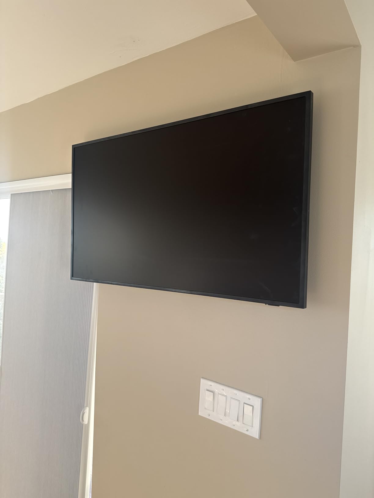 Samsung 43-Inch Class The Frame LS03F 4K QLED Smart TV (2025 Model) Slim Fit Wall Mount, Modern Frame Design, NQ4 AI Gen2 Processor, Art Mode, Artful Picture Quality, Samsung Vision AI, Alexa Built-in customer photo 1