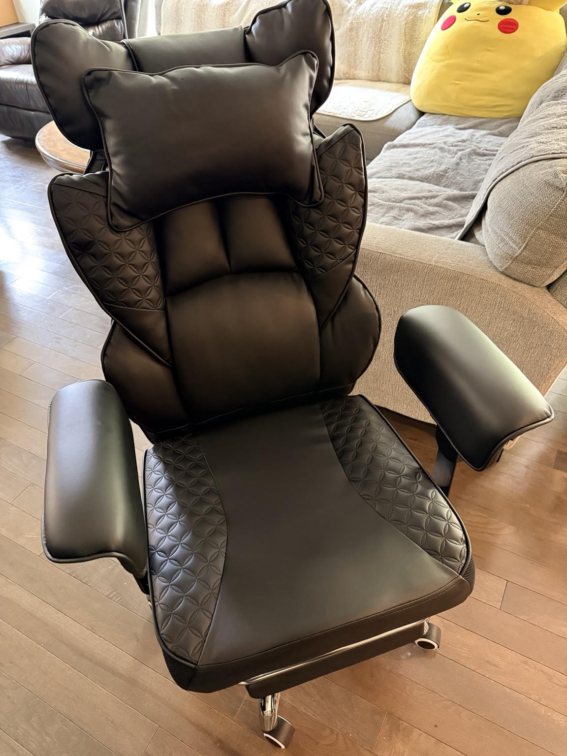 COMHOMA Big and Tall Office Chair Heavy Duty Wide Ergonomic Gaming Chair with Deluxe Embossing Designed Leather with Foot Rest,150°Reclining Adjustable Armrests Pocket Spring Back Support and Pillow customer photo 1