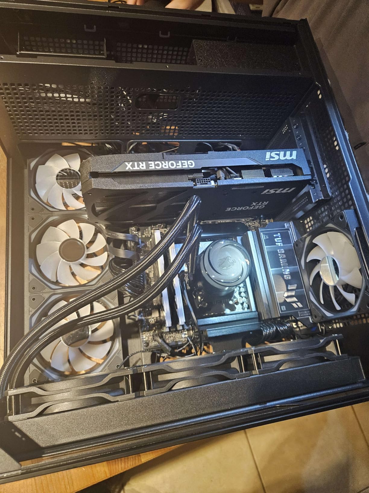 MSI GeForce RTX 5070 Ti 16G Shadow 3X OC — 16GB GDDR7 (28Gbps/256-bit), PCIe 5, Boost: 2482MHz, HDMI 2.1b, DisplayPort 2.1b customer photo 2