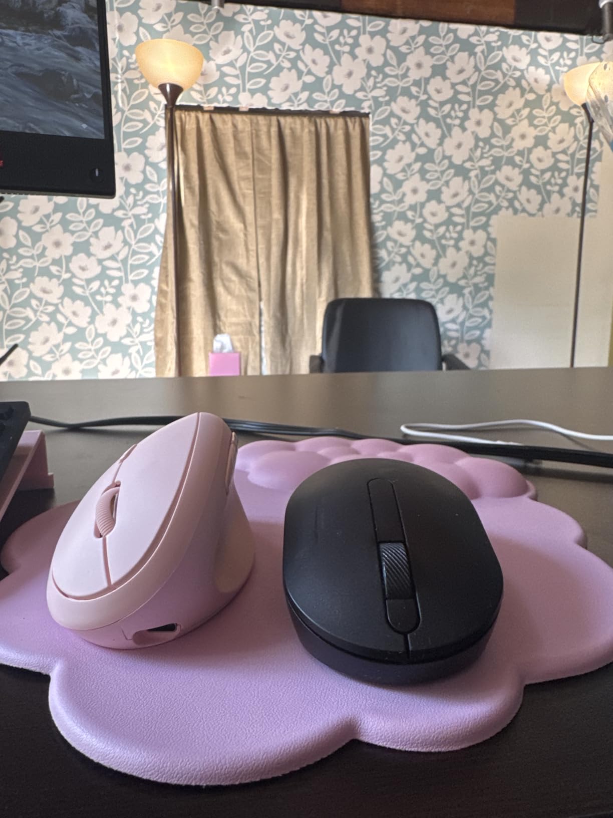 TECKNET Ergonomic Mouse, Bluetooth Wireless Vertical Mouse, Rechargeable Battery, Quiet Clicks, 4800 DPI Adjustable, BT5.0/3.0 & 2.4G Connect, Easy to use, Wide Compatibility - Black customer photo 2