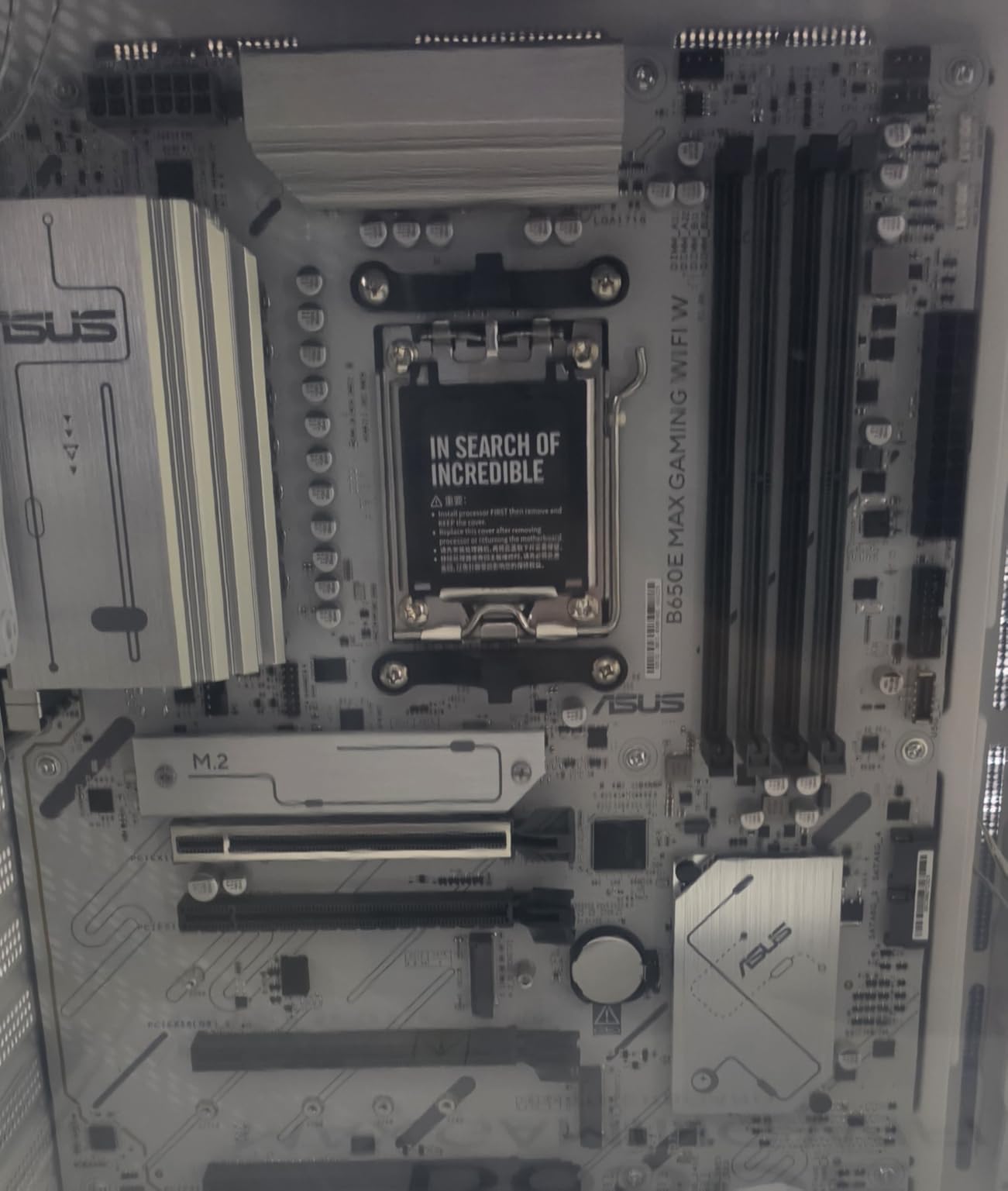 ASUS B650E MAX Gaming WiFi W – AMD B650 AM5 ATX Motherboard, White PCB, DDR5, PCIe 5.0, 3X M.2, Wi-Fi 6E, 2.5Gb LAN, USB 10Gbps Type-C, DisplayPort, HDMI™, BIOS Flashback™, Aura Sync, Advanced AI PC customer photo 1