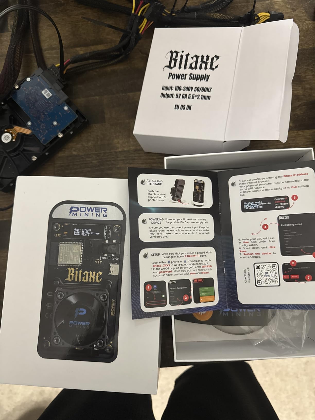 Bitaxe Gamma 602 ASIC Bitcoin Miner | 1.1 TH/s @ 18W | BM1370 Chip (Antminer S21 Pro) | Wi-Fi | USB-C | AxeOS | Open Source | Made in Europe | Incl. Power Supply & Stand customer photo 2