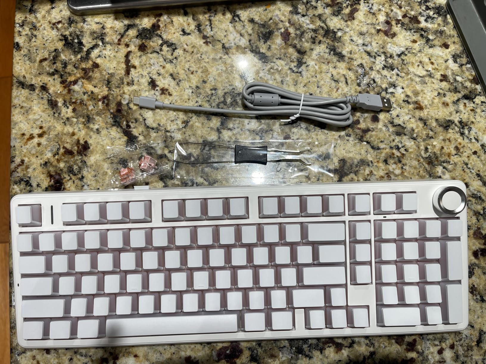AULA F99 Pro Wireless Mechanical Keyboard-Silent Version,BT5.0/2.4GHz/USB-C Hot Swappable Custom Keyboard,Gasket Structure,Pre-lubed Linear Switches RGB Backlit Computer Gaming Keyboards,White customer photo 1