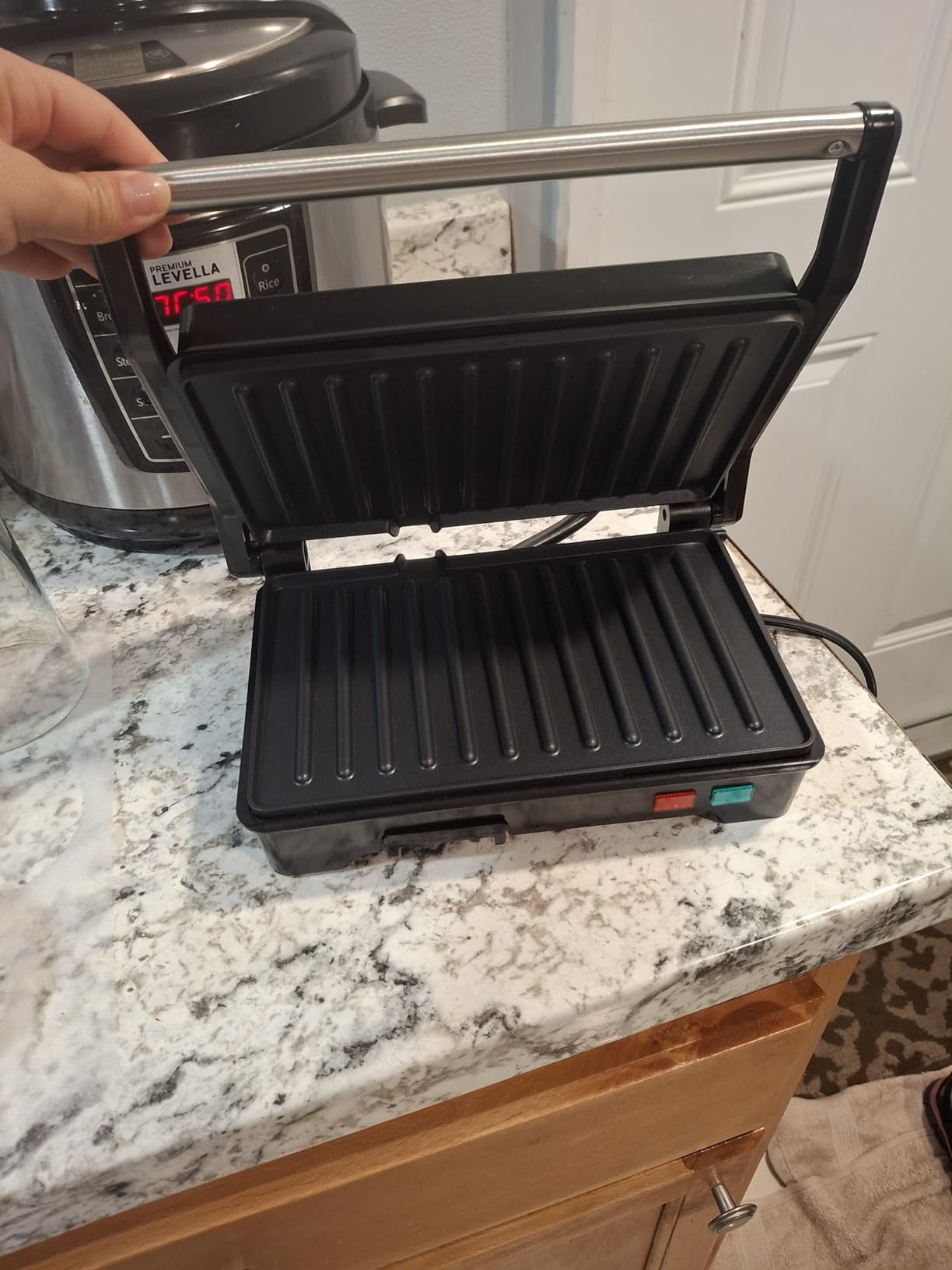 Panini Press Grill, 1000W Sandwich Maker with Non-Stick Coated Plates, Opens 180 Degrees for Any Size of Food, 3-in-1 Sandwich Press Electric Grill, Stainless Steel Surface and Removable Drip Tray customer photo 1
