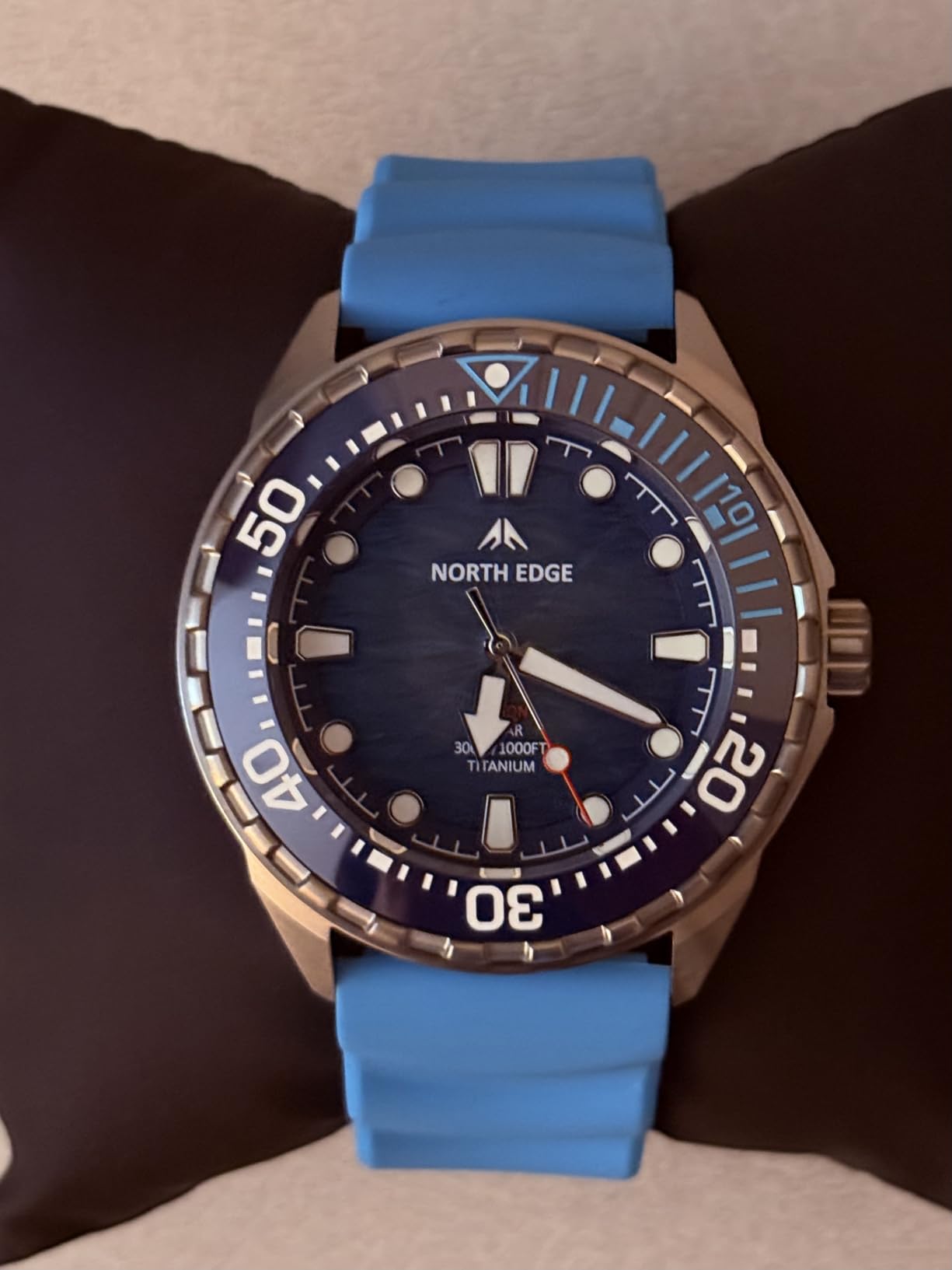 NORTH EDGE Solar Powered Dive Watch Men’s Watch, 1000FT/300M Water Resistance, Luminous Dial, Silicone Strap 45.8MM customer photo 2