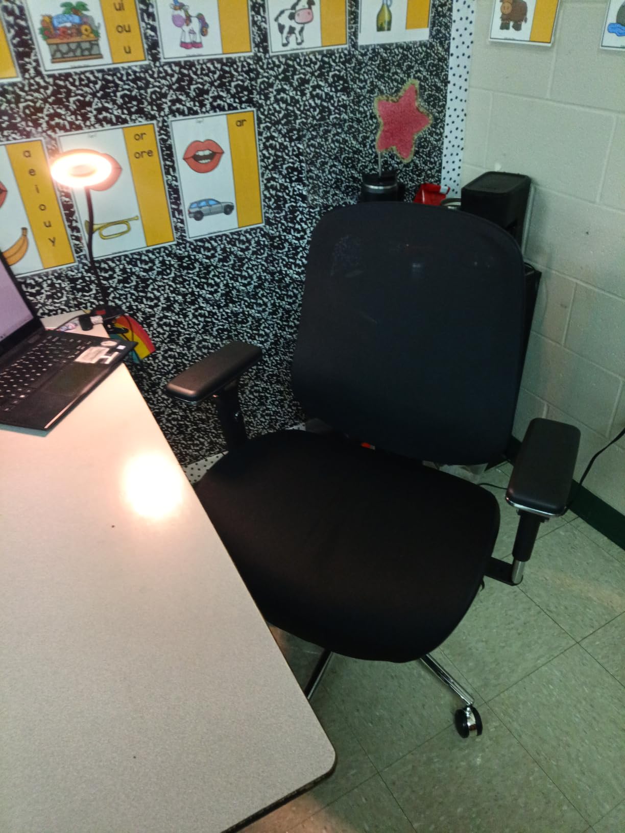 750lbs Big and Tall Office Chair with Wide Thick Seat Cushion for Heavy People Ergonomic Computer Mesh Desk Chairs with 4D Armrests, Adjustable Lumbar Support for Adults 8 Hours daliy Work customer photo 1