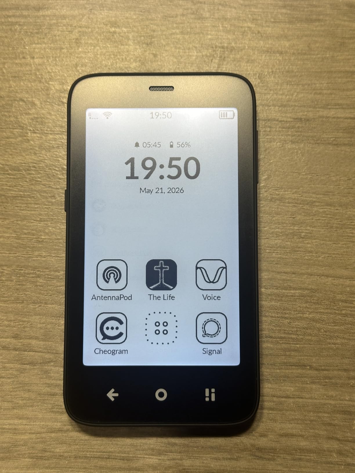 mudita Kompakt Minimalist Dumb Phone with E Ink® Display – Unlocked Cell Phone for Focus, Privacy & Distraction-Free Living, Long Battery Life, Bluetooth, Easy to Use - Natural White customer photo 2