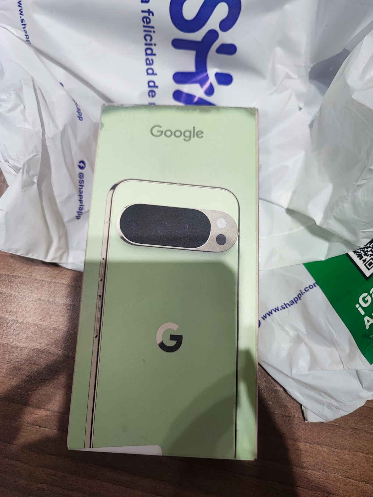 Google Pixel 10 Pro XL - Unlocked Smartphone with Gemini - Moonstone 256 GB customer photo 1
