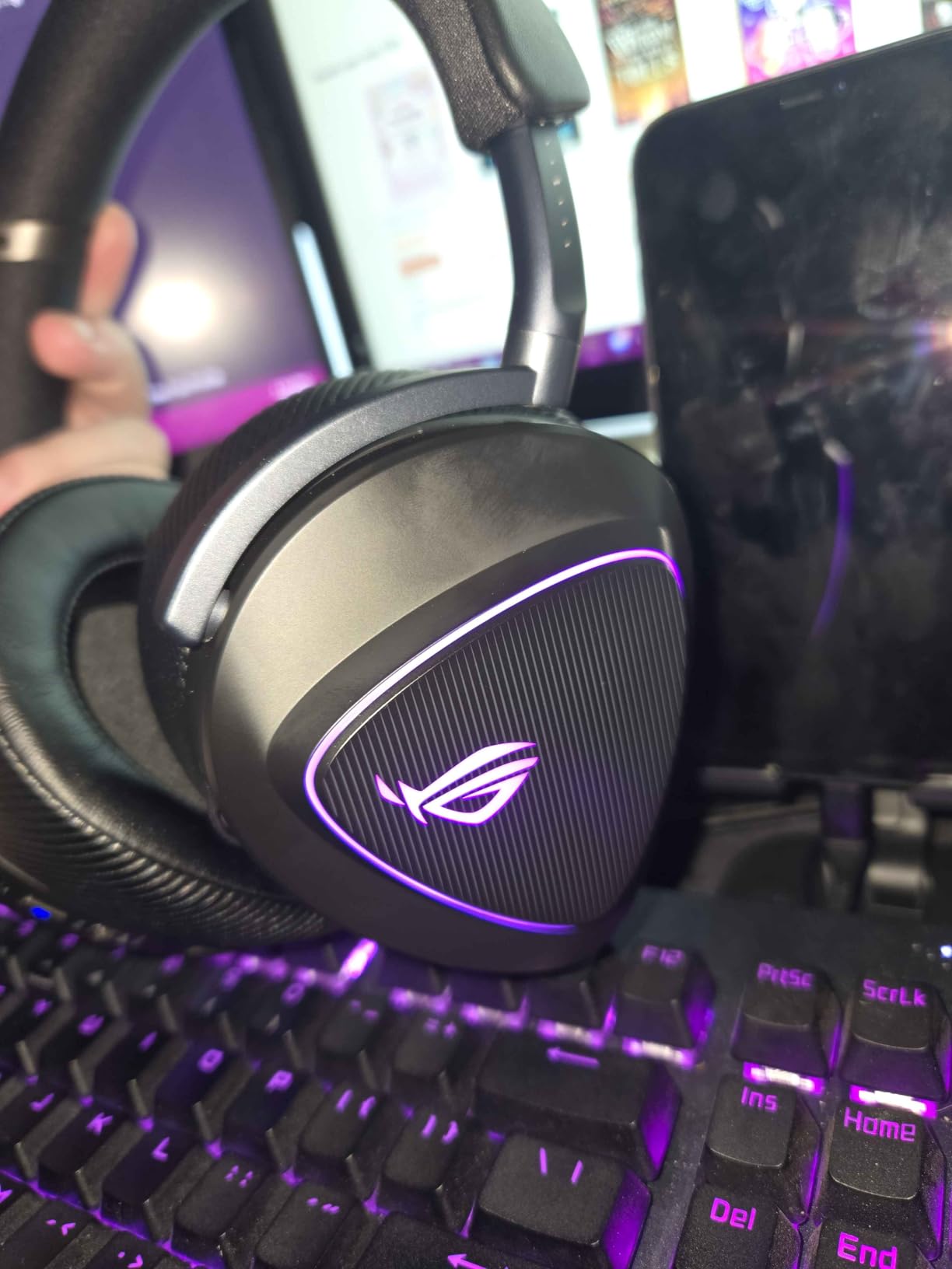 ASUS ROG Delta II Wireless Gaming Headset with Detachable Mic - White customer photo 1