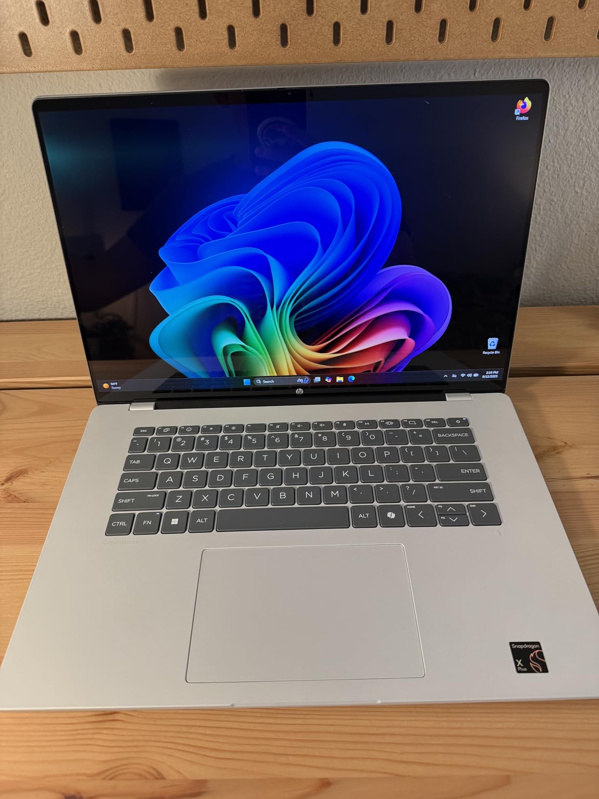 HP OmniBook 5 16 inch Next Gen AI PC, 2K OLED Touchscreen, Snapdragon X Plus X1P-42-100, 16 GB RAM, 512 GB SSD, Qualcomm Adreno GPU, Windows 11 Home, Glacier Silver, 16-fb0000nr customer photo 1