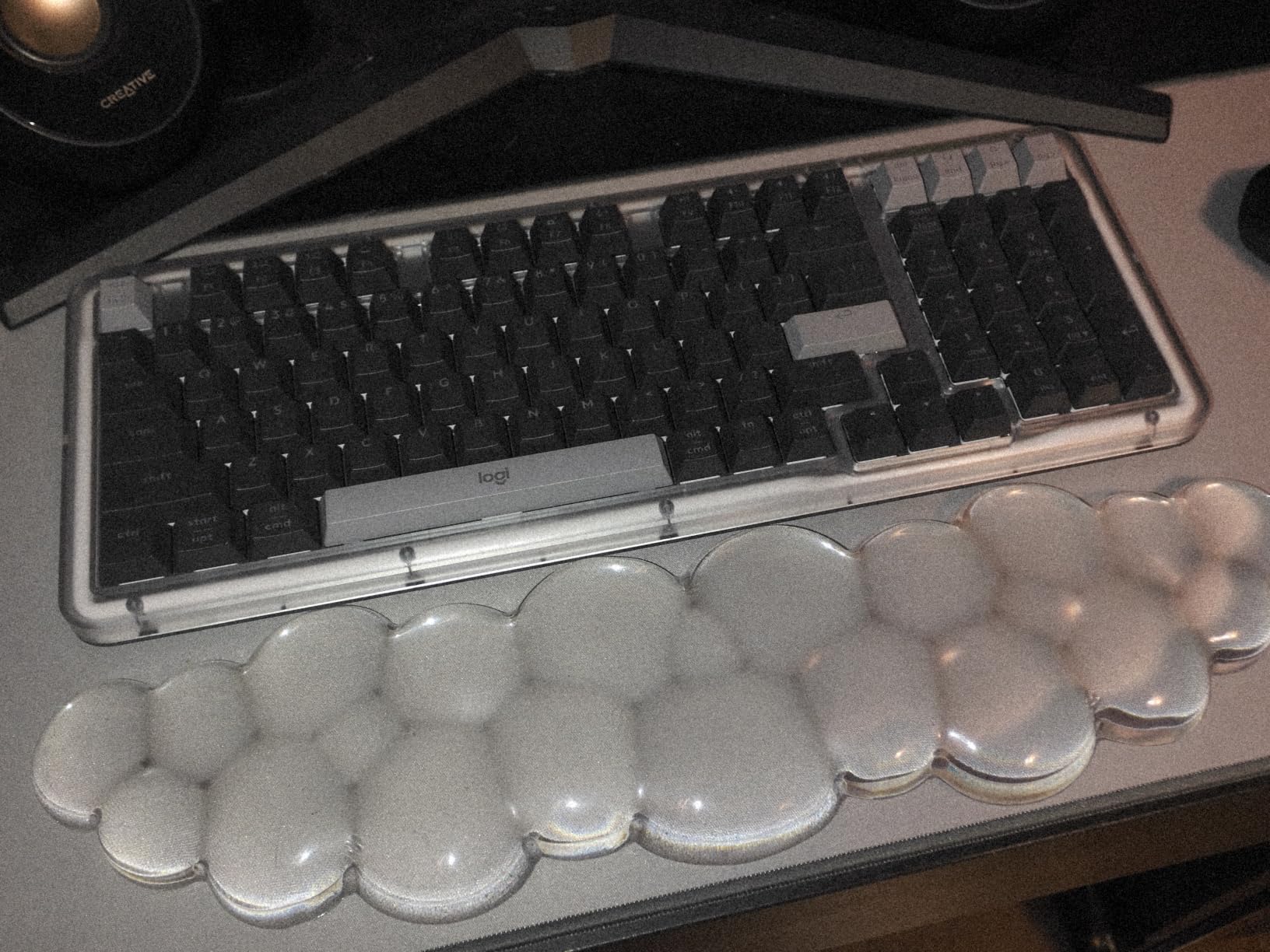 Logitech Alto Keys K98M Wireless Mechanical Gasket Keyboard - Off White customer photo 2