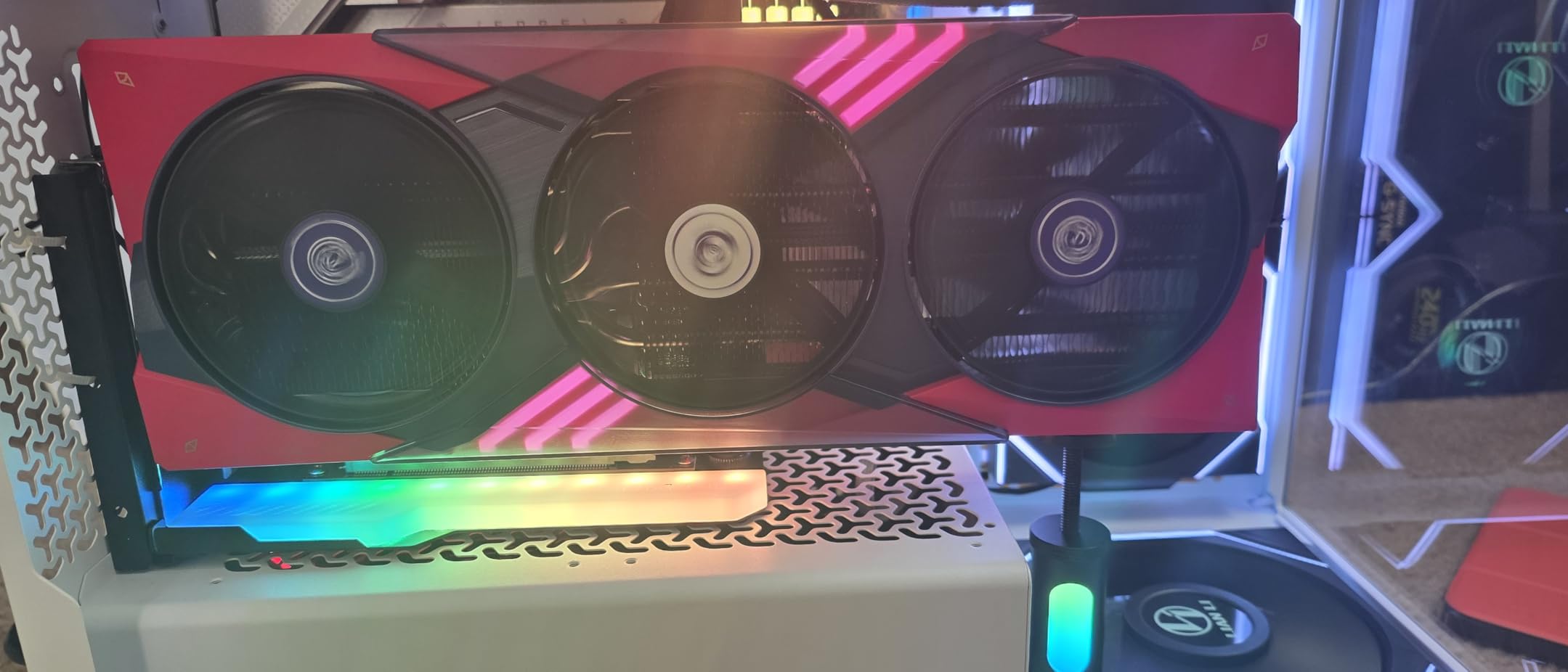 msi Gaming RTX 5070 Ti 16G MLG Edition OC Graphics Card (16GB GDDR7, 256-bit, Extreme Clock 2580 MHz, DisplayPort x 3 2.1a, HDMI 2.1b, NVIDIA Blackwell Architecture) customer photo 2