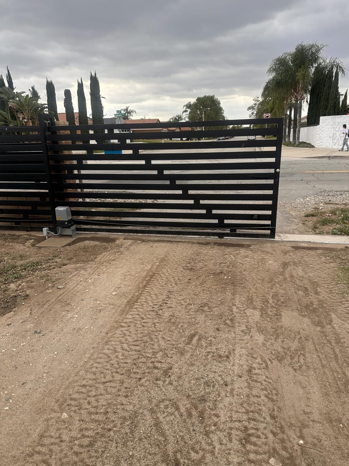 4400lbs Automatic Sliding Gate Opener with APP Control & 4 Remotes customer photo 1