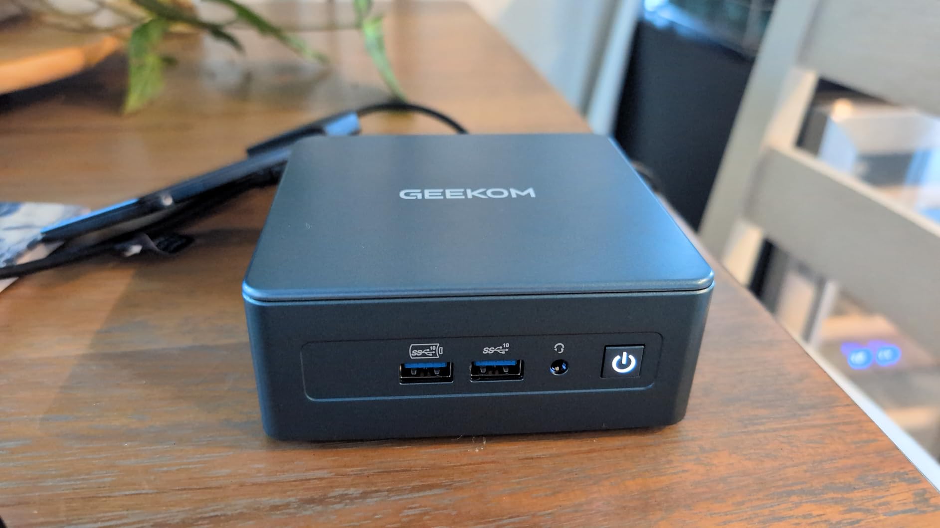 GEEKOM IT15 AI Mini PC, Intel Ultra 9 285H(99 Tops) | 32GB DDR5, 1TB SSD customer photo 2