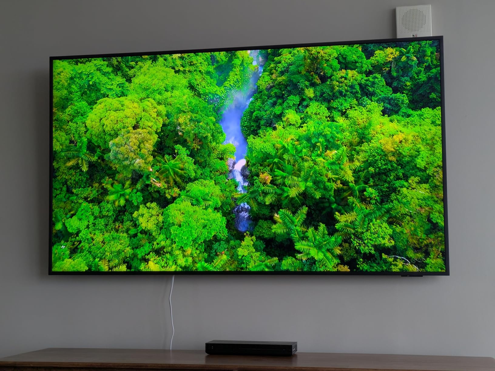 Samsung 55-Inch Class The Frame Pro LS03HW Series Samsung Vision AI Smart TV (2026 Model, 55LS03HW) Glare Free with Neo QLED, Wireless One Connect, Slim Fit Wall Mount Included, Alexa Built-in customer photo 2