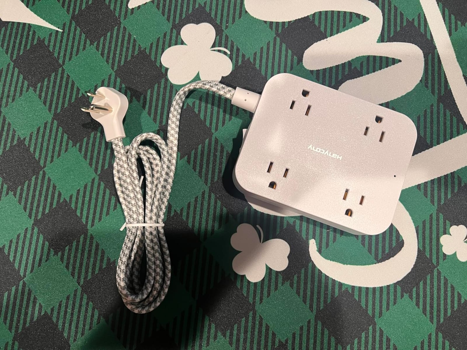 3Ft Short Power Strip with 4 USB Ports(2 USB C), 4 Widely Spaced AC Outlets customer photo 2