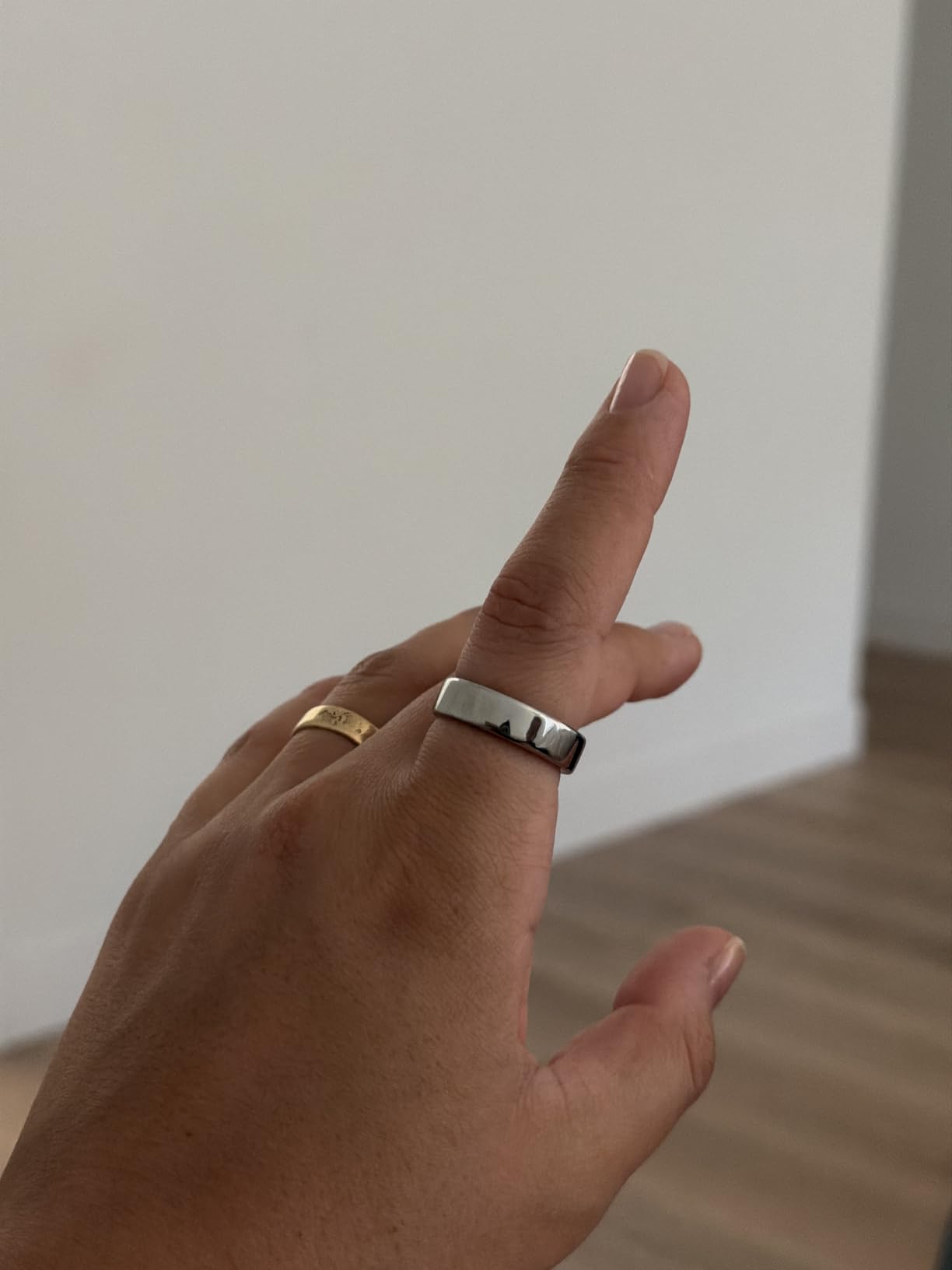 Oura Ring 5 Smart Ring - Silver - Size 10 - Fitness & Sleep Tracker customer photo 2