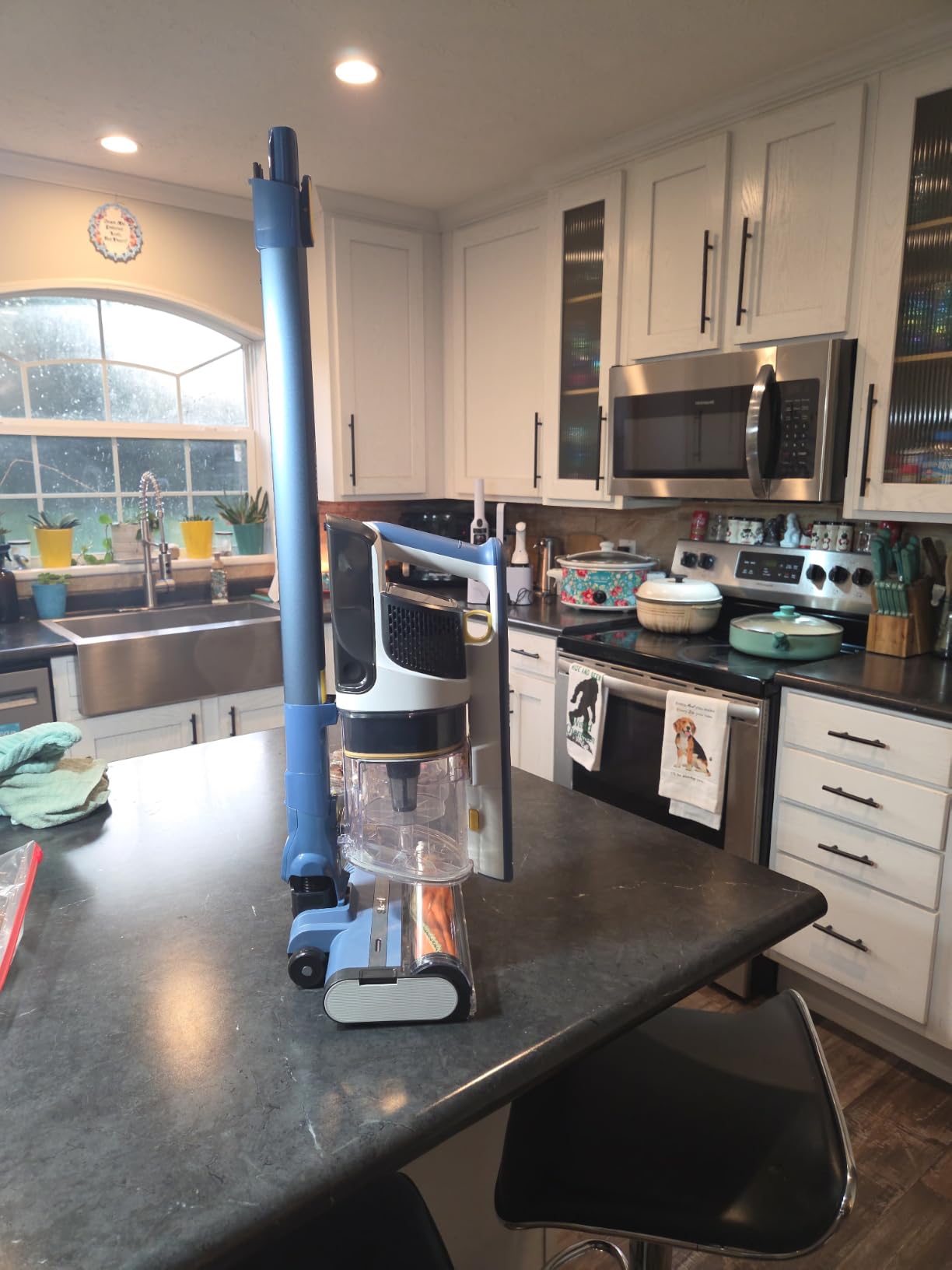 Shark Cordless Pet, Cordless Lightweight Stick Vacuum Cleaner, IY143H customer photo 1