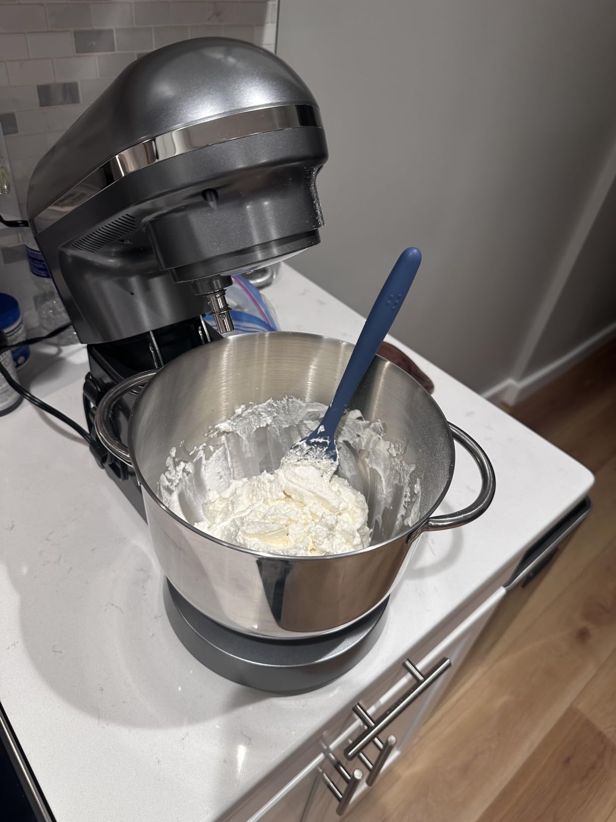 Aucma Stand Mixer,8QT 900W Tilt-Head Food Mixer, Kitchen Electric Mixer with Dough Hook, Wire Whip & Beater (Gray, 8QT) customer photo 2