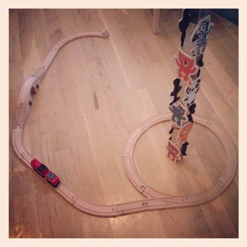 Melissa & Doug Classic Wooden Figure Eight Train Set (22 pcs) customer photo 2