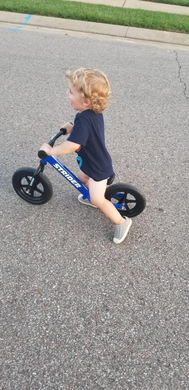 Strider 12” Classic Bike - No Pedal Balance Bicycle for Kids 1 to 3 Years - Includes Built-In Footrest, Handlebar Grips & Flat-Free Tires customer photo 1