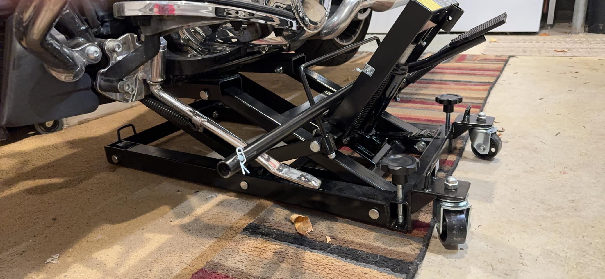 Black Widow Hydraulic Steel Motorcycle and ATV Lift Jack Stand, 1,500 lb customer photo 2