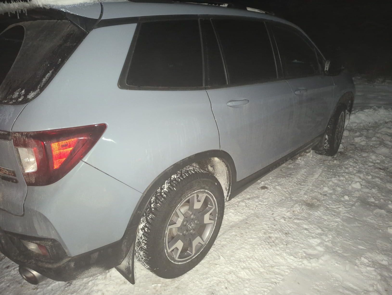 Continental VIKING CONTACT 7 Winter Studless Radial Tire - 235/65R17XL 108T customer photo 2