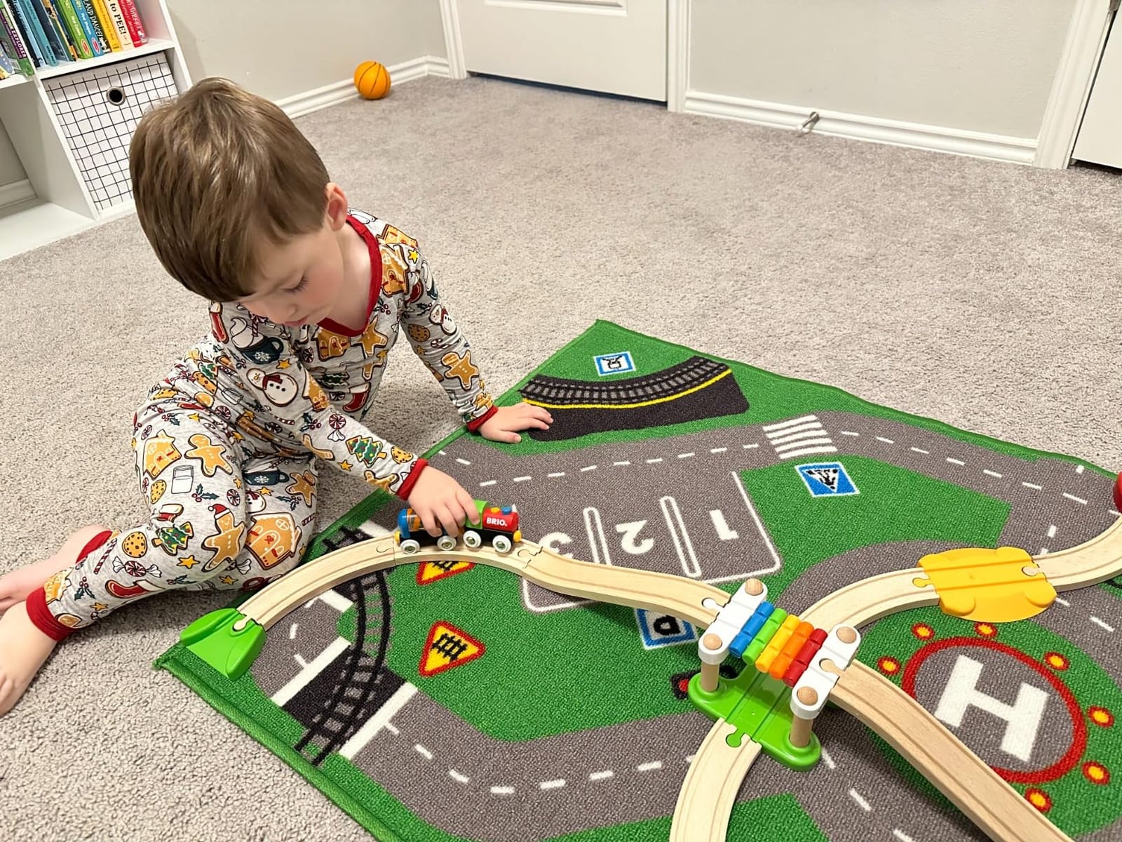 BRIO My First Railway Beginner Pack - 18-Piece FSC-Certified Wood Train Set - Compatible with All BRIO Sets - Includes Rainbow Bridge & Rattle Wagon - Safe Play - Toddlers Ages 18 Months & Older customer photo 2