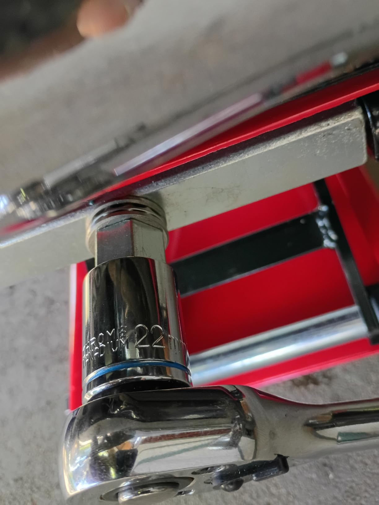 VIVOHOME 1100 LBS Motorcycle Lift Scissor Jack, Wide Deck Hoist Stand, Red customer photo 2