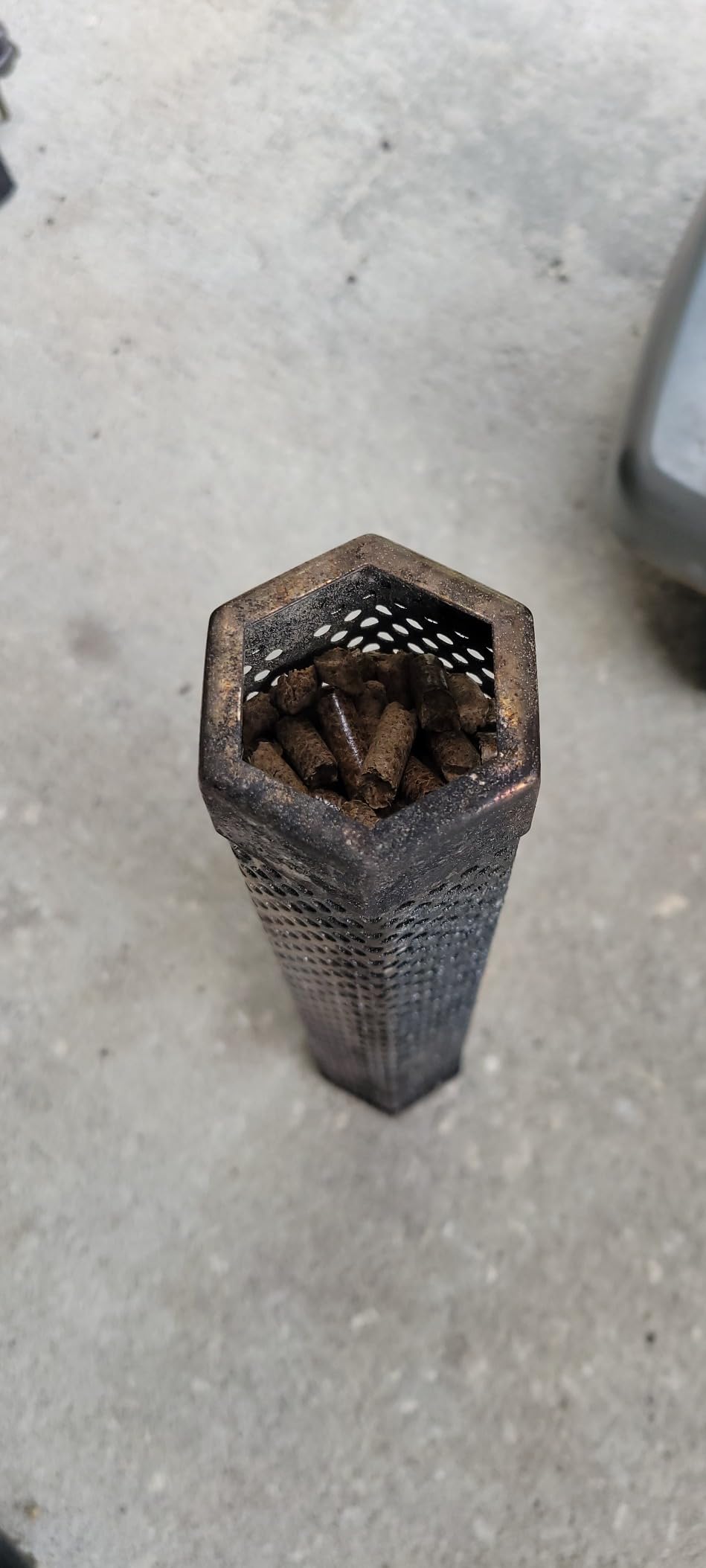 LIZZQ Premium Pellet Smoker Tube 12 inches - 5 Hours of Billowing Smoke customer photo 2