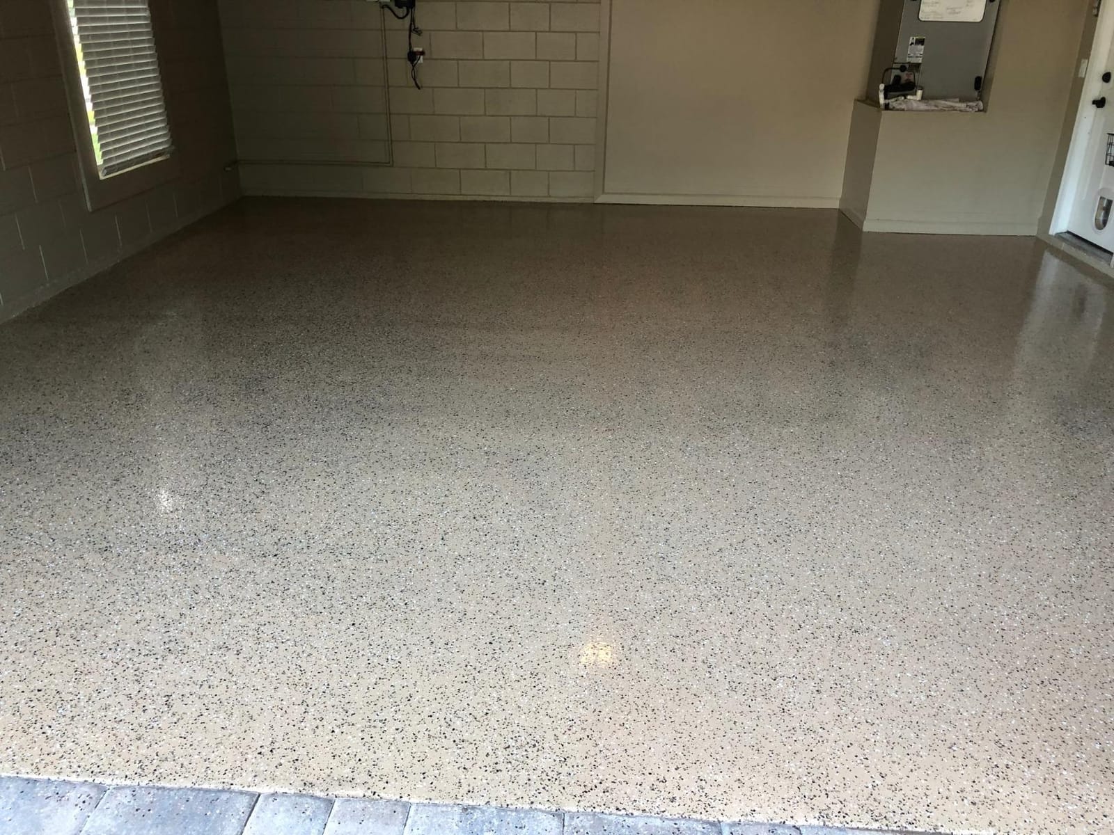 Rust-Oleum RockSolid Garage Floor Coating Kit, Dark Gray, 2.5 Car Kit customer photo 2