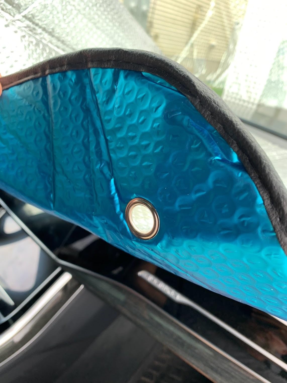 GWUSKDT Car Sun Shade, Sun Protector,Foldable Front Window Shade-Thicken 5-Layer Bubble for Auto Windshield UV Protection and Heat Reflector 58