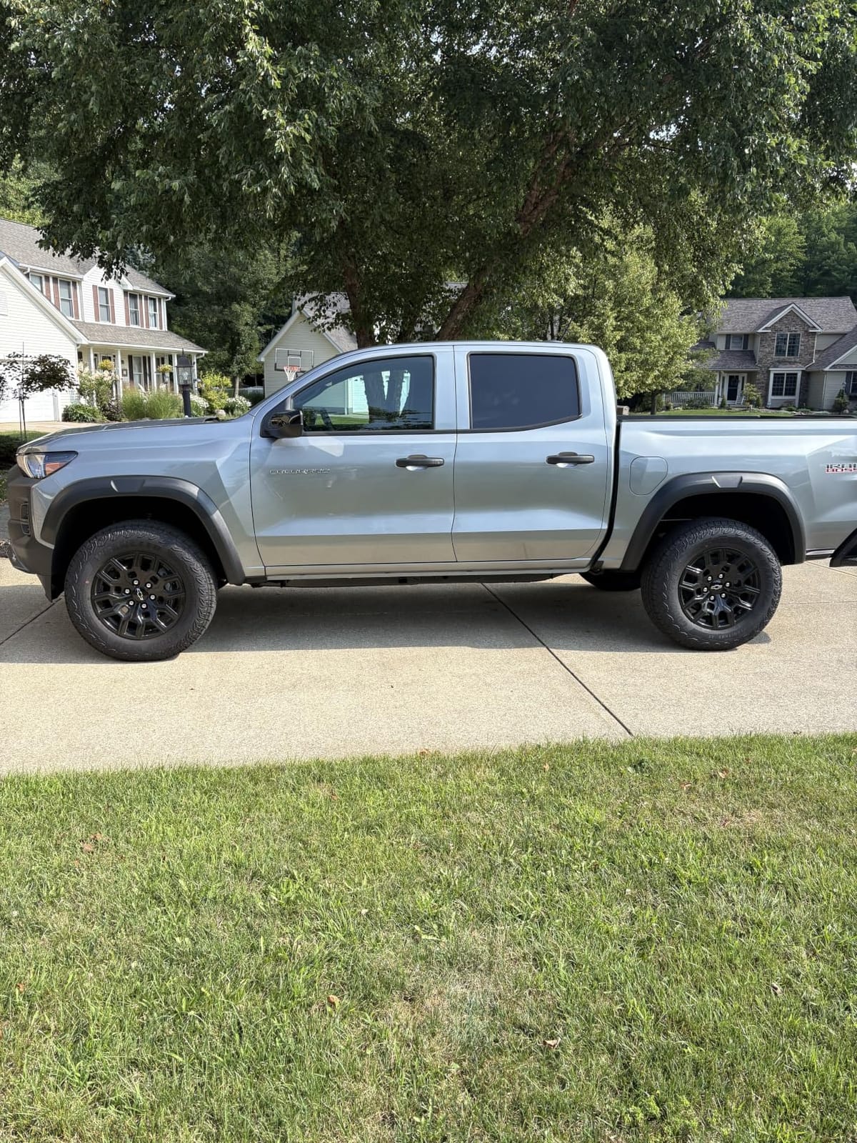 COMNOVA 6 Inches Running Boards& Steps Step Bars Compatible with 2019-2026 Chevy Silverado 1500, 2020-2026 Silverado/Sierra 2500HD 3500HD Crew Cab, A Pair Running Boards for Silverado Crew cab. customer photo 2
