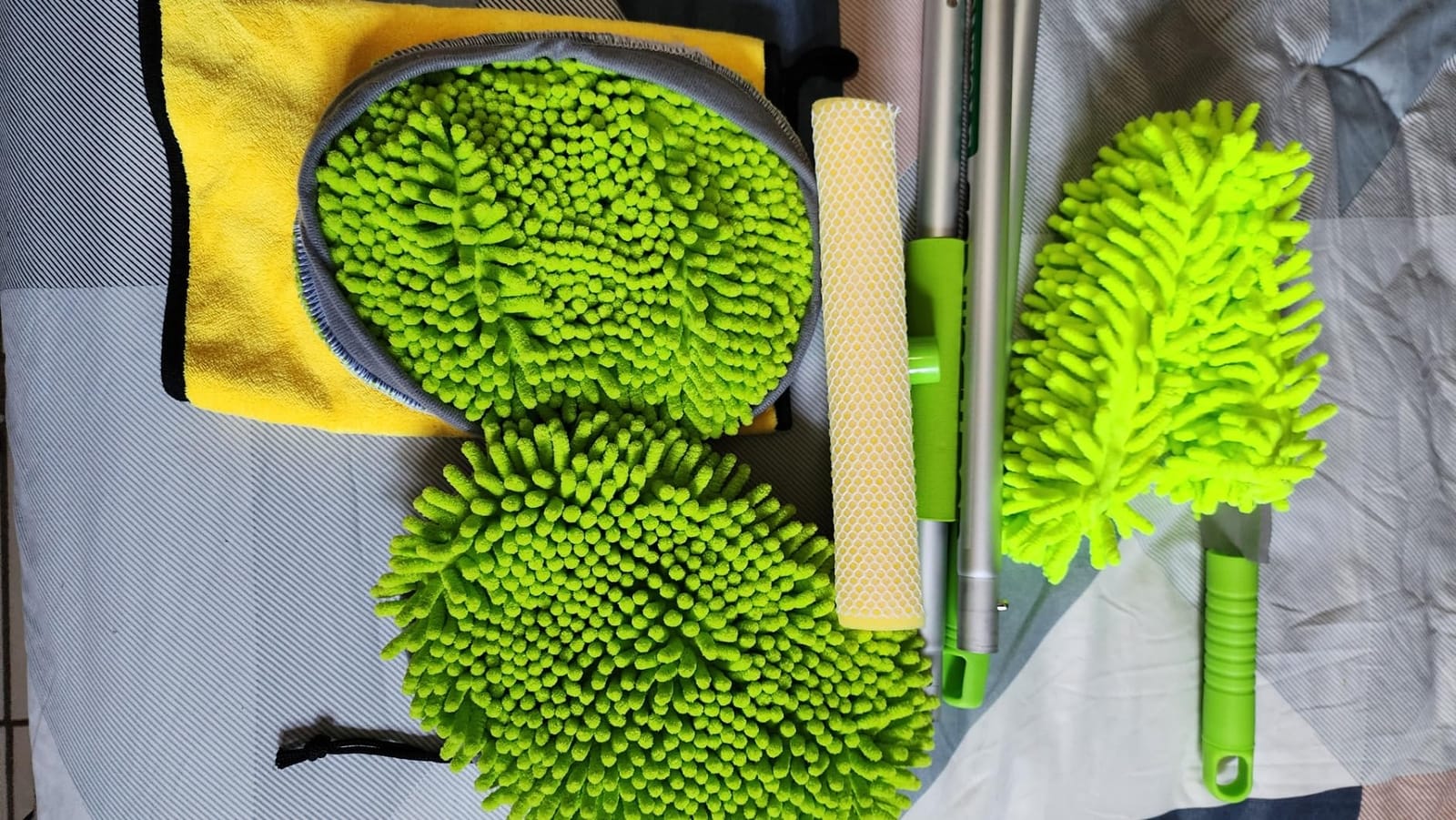 Wontolf 62'' Car Wash Brush with Long Handle Chenille Microfiber Car Wash Mop Mitt Kit Car Detailing Brush Cleaning Kit Window Squeegee Car Duster Drying Towels Tire Brush for Cars RV Truck Boat customer photo 1