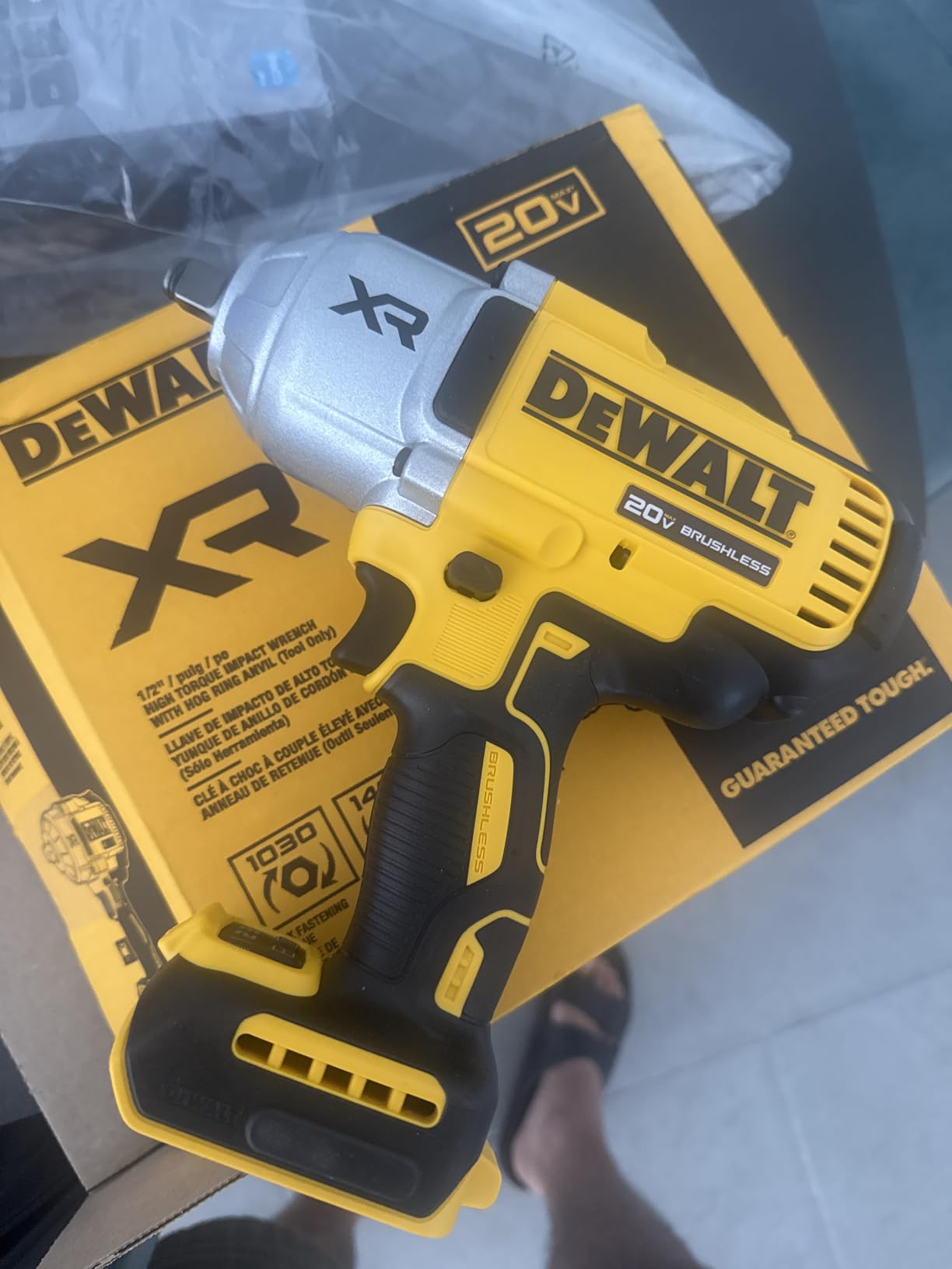DEWALT 20V MAX Cordless Impact Wrench, 1/2 Impact Gun, 4-speed High torque with Hog ring anvil and LED light, Brushless motor, Precision Wrench, tool Only (DCF900B) customer photo 2