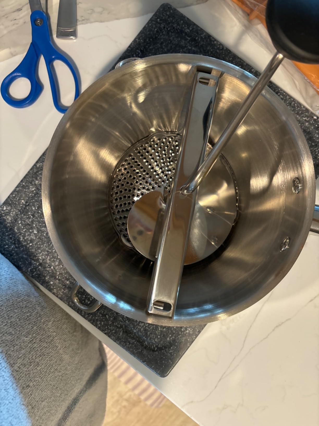 Stainless Steel Food Mills With 3 Milling Discs,Ergonomic design Of Rotary Food Mills For Tomato Sauce,Potatoes,Jams with Silicone Handle Dishwasher Safe, Multifunctional Spoon,Orange customer photo 2
