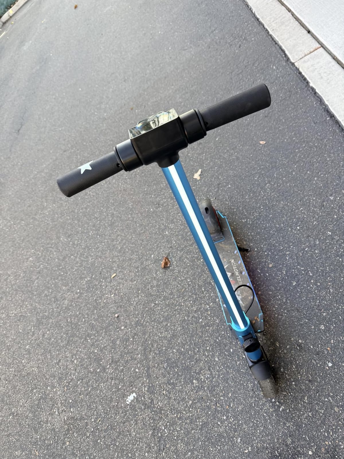 Classic Foldable Electric Scooter for Kids, Bright Front Lights, Shining Pedal Lights, LED Display, Dual Brakes 150W Motor Kids Electric Scooter, UL2272 Certified customer photo 1