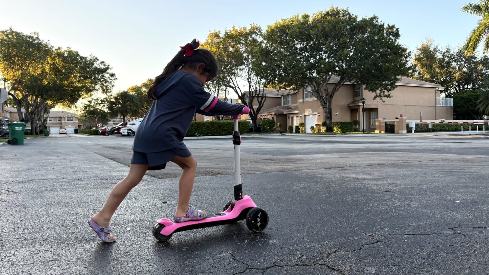Elecorange T200/T500 Balance Electric Scooter for Kids Age 4-9, 2 Types Front Wheels, Electric Horn, Full Body Lights Up, Wide Deck, 5Mph Safe Speed, 70min Riding, Foldable Kick Scooter Boys & Girl customer photo 2