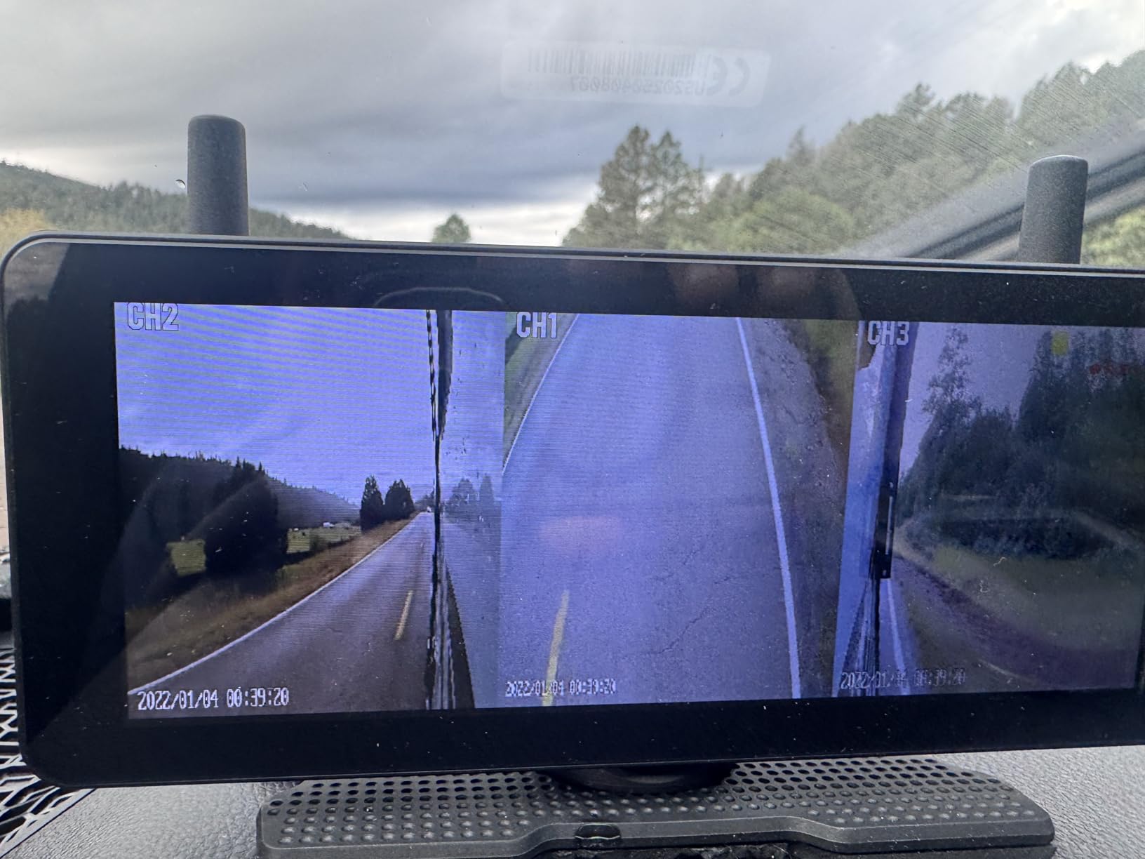 AUTO-VOX RV Backup Camera Wireless Plug and Play Compatible with Most RV customer photo 2
