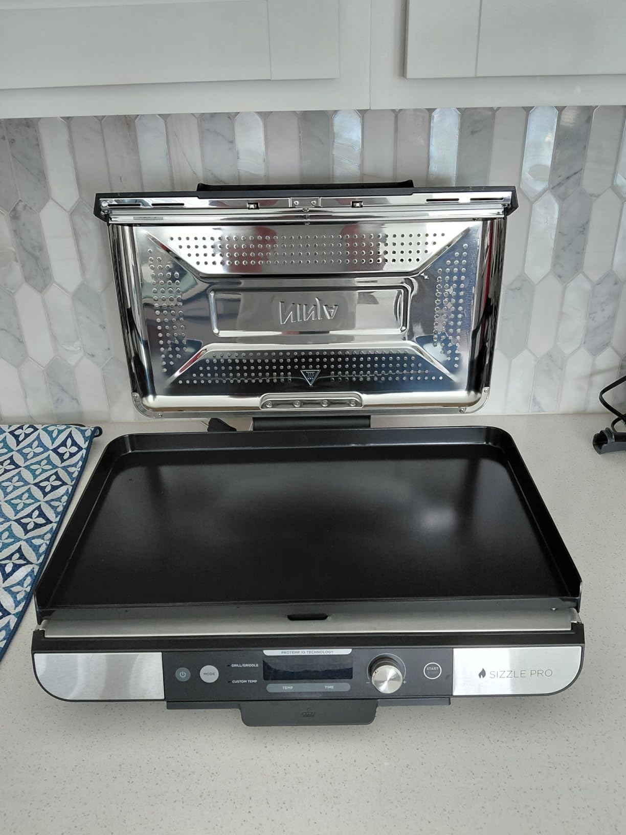 Ninja® Sizzle™ Pro XL 20'' Indoor Griddle & Grill, Silver, GX101 customer photo 1