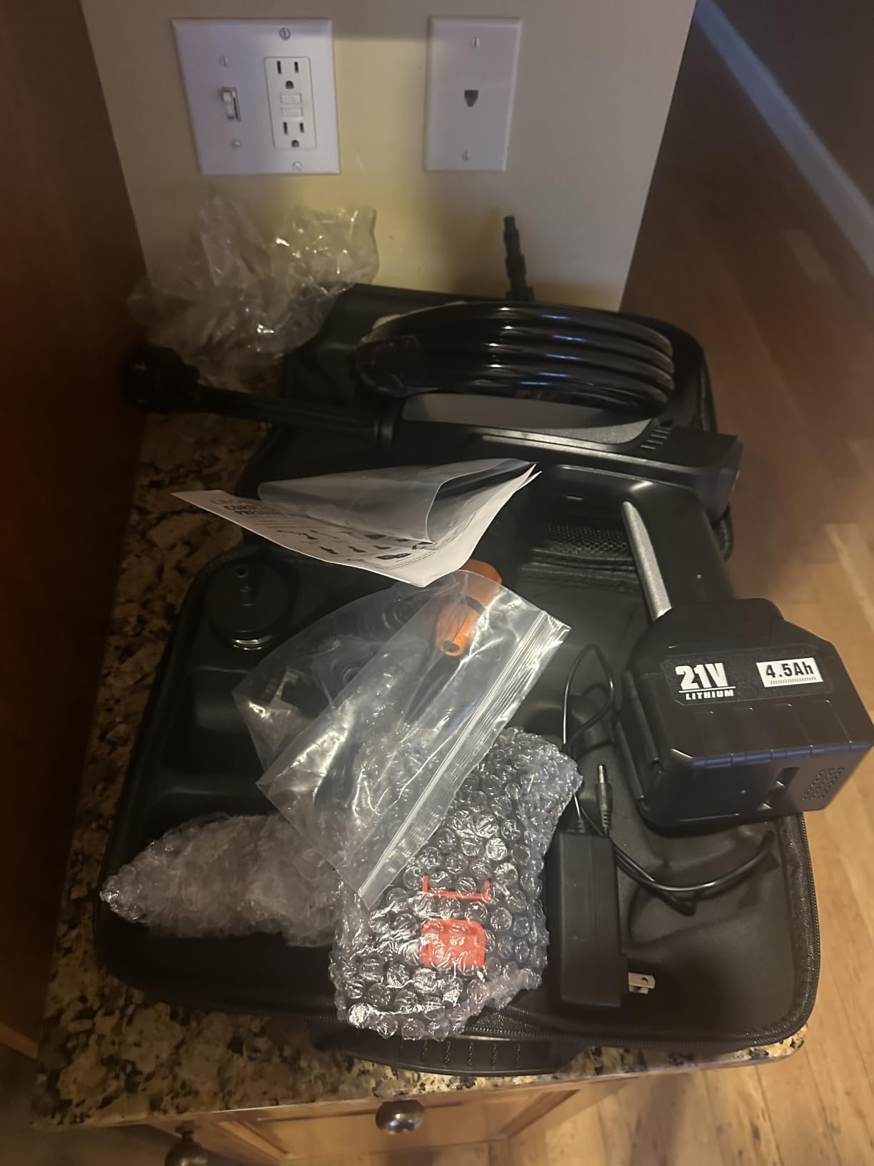 Cordless Pressure Washer Battery Powered,Portable Power Washer with 2pcs 4.5Ah 21V Battery&Charger & 6-in-1 Nozzle,2 Power Level & on/Off Button,Handheld Pressure Washer for Car,Home,Garden Patio customer photo 2